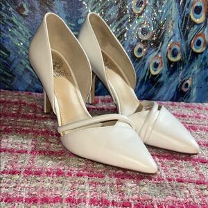 Vince Camuto Size 6 Cream Heels